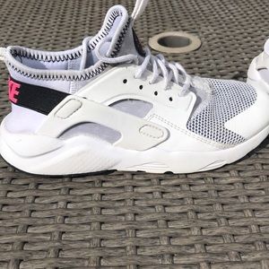 Nike Huarache Shoes Youth White Size 2y